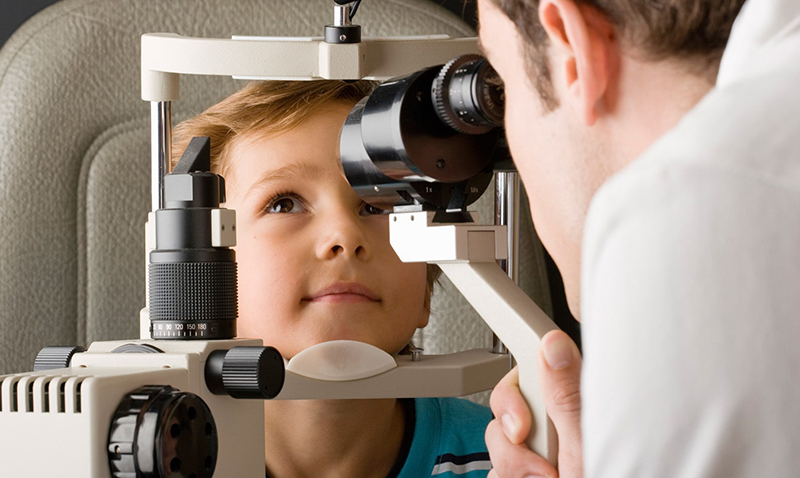 Quan tâm chăm sóc tốt cho mổ mắt cận bằng cách khám mắt định kỳ 6 tháng một lần
